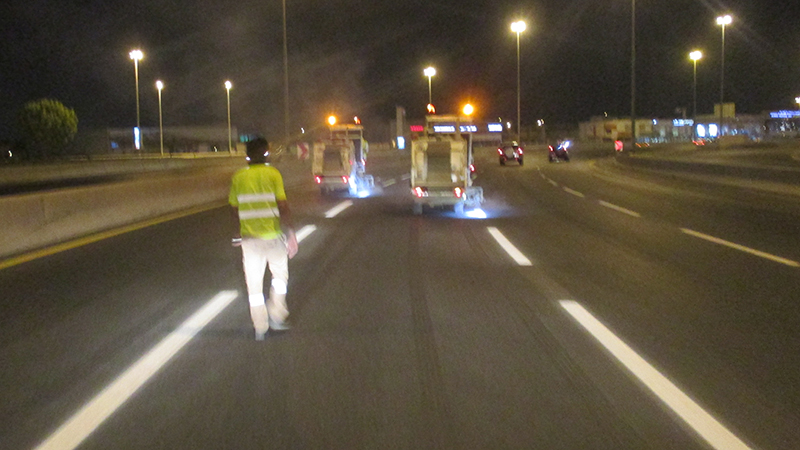 Machine Surface Road Marking at Night, Hot-Applied Thermoplastic Paint White, Dubai
